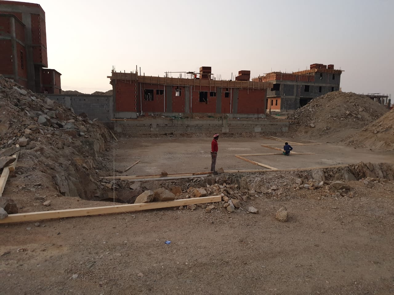 <p>اعمال صبة النظافه</p>